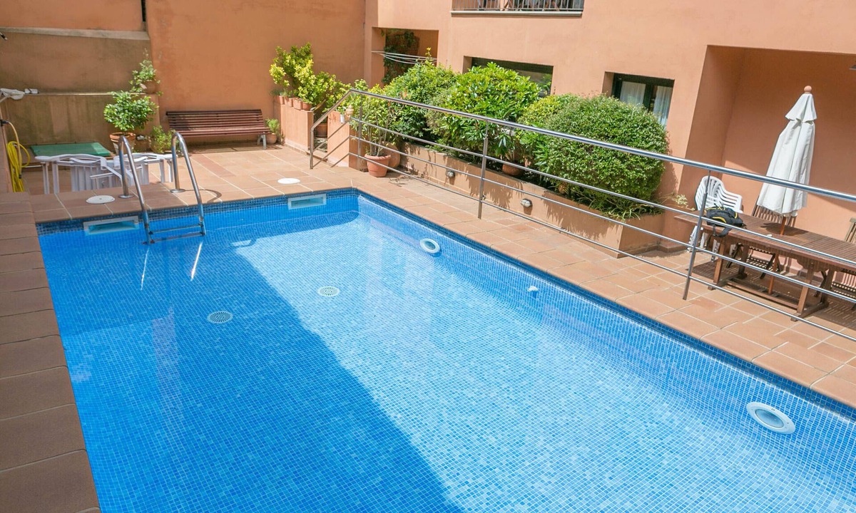 Begur Apartment | 2 bed. GF apartment in center of Begur, w shared pool & parking (H62)