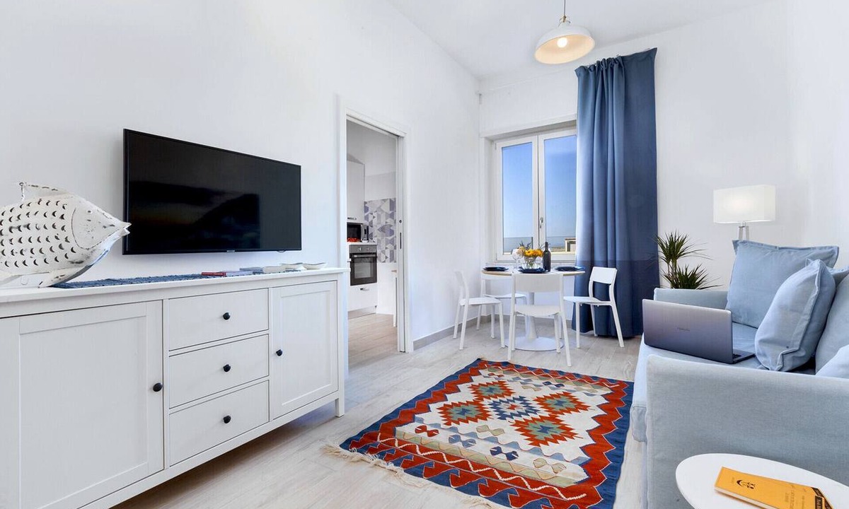Sorrento Historic Centre Apartment | AMORE RENTALS - Appartamento Tramontano with Air Conditioning and Internet WI-FI