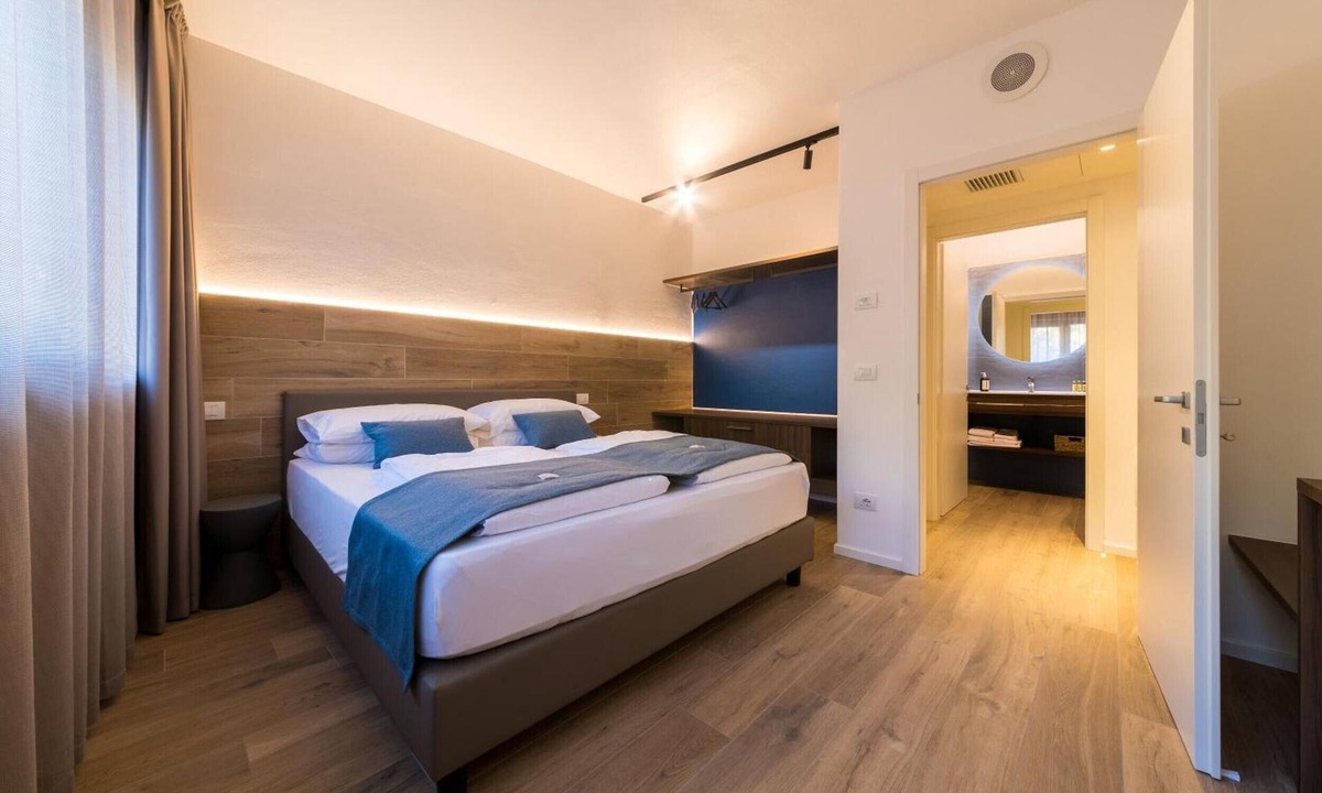 Torbole sul Garda Apartment | Apartment 'Boutique Tiffany' with Balcony, Wi-Fi and Air Conditioning