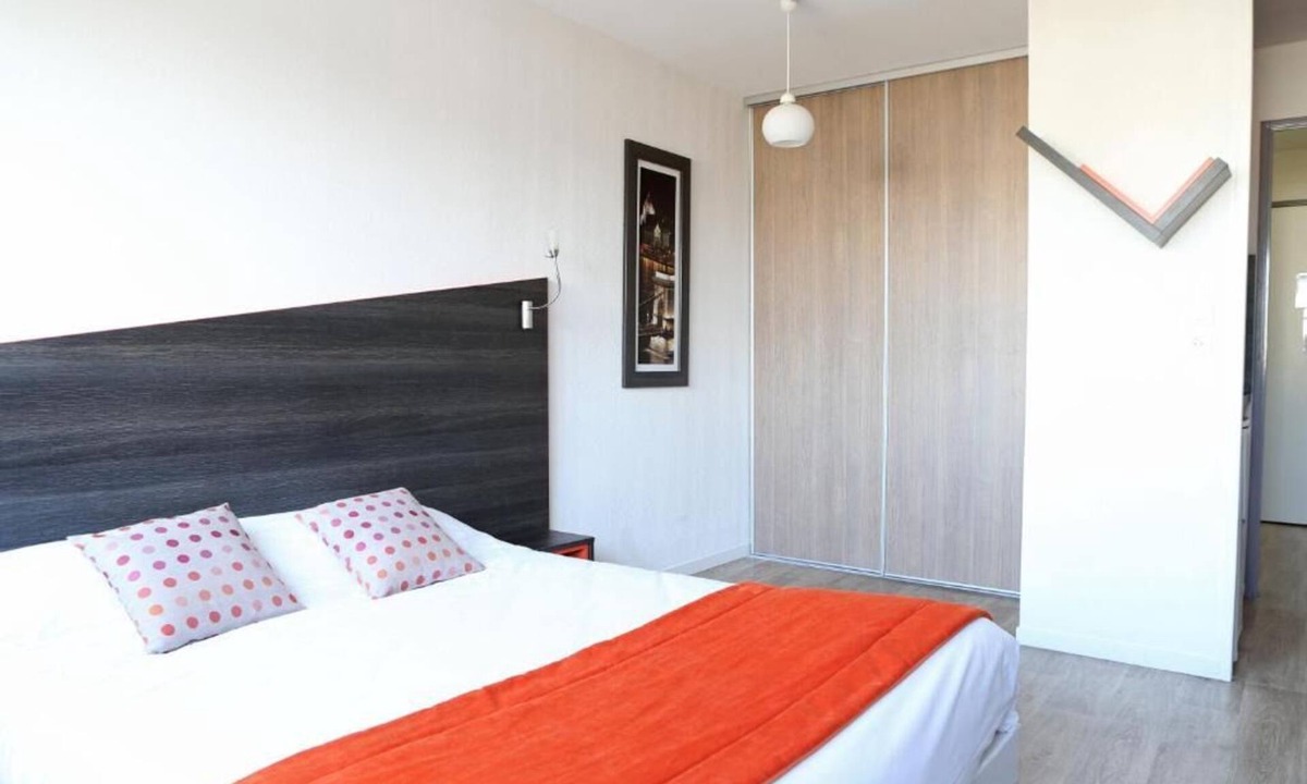Chevilly-Larue Hotel | Balcony Studio Near Rungis Market With Quick Access to Central Paris