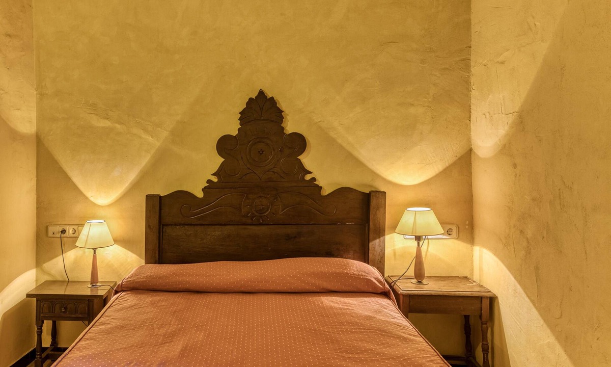 Serra de Daro Apartment | Bed and Breakfast 'Sant Iscle' with Shared Pool, Wi-Fi and Air Conditioning