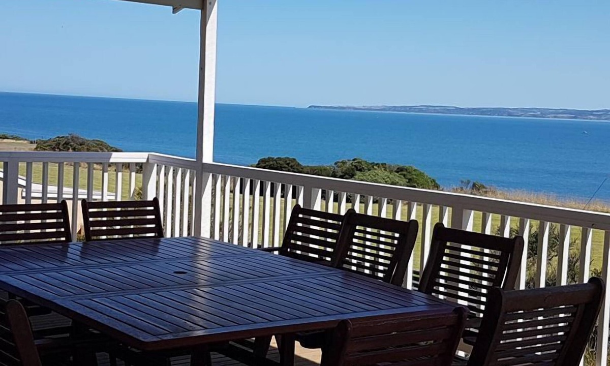 Ventnor House | Bella Views - Beach front, WiFi and Foxtel! Availability School Holidays