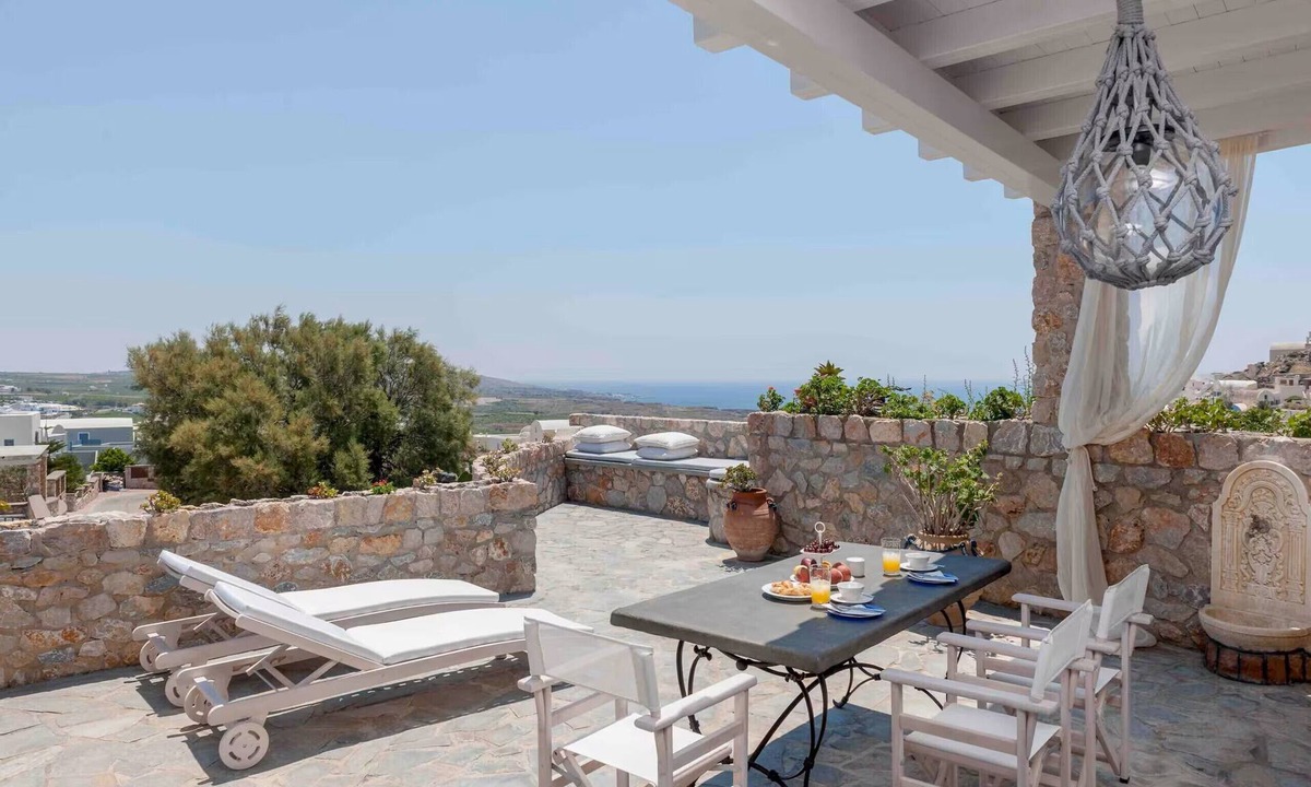 Akrotiri Villa | Black Gem Villa: Private Heated Jacuzzi & Caldera View
