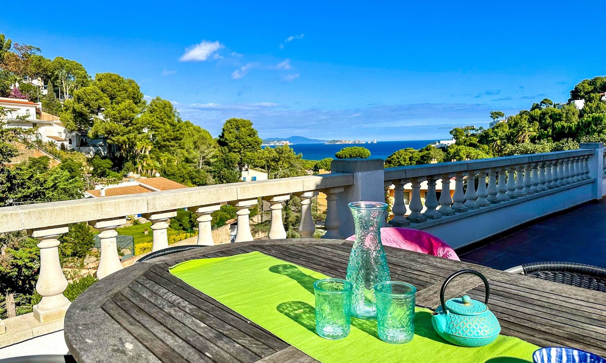Begur Villa | Capacity 12 people. Villa with pool and large terraces , 750 meters from beach