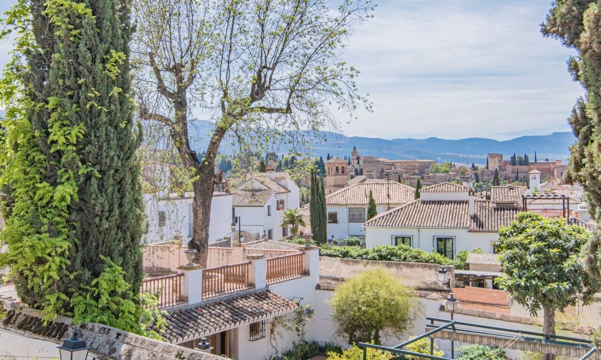 Beiro Apartment | Charming apartment with terrace in Albaicín, Granada, perfect for 2 people