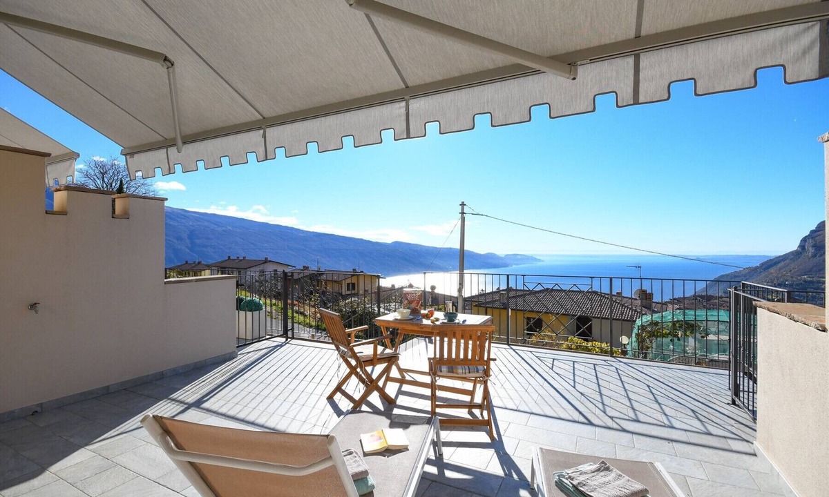 Gardola Condo | Conte, with big balcony and lake view