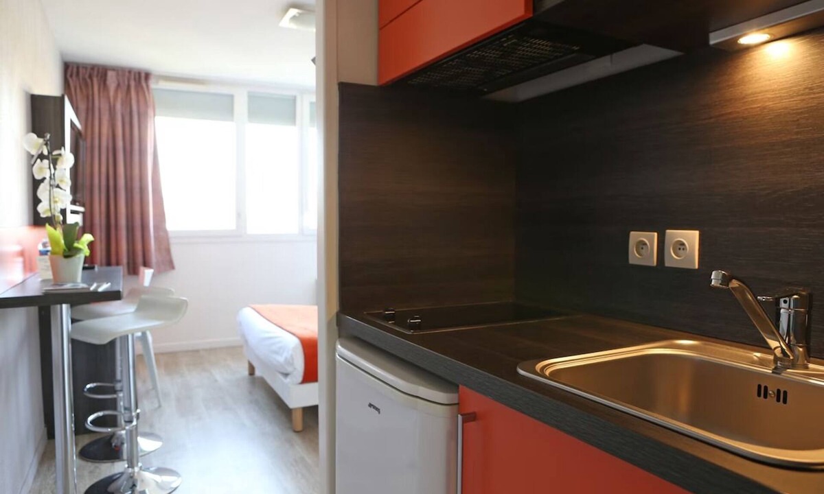 Chevilly-Larue Hotel | Convenient Studio Near Paris Expo, Orly Airport and Tram Access
