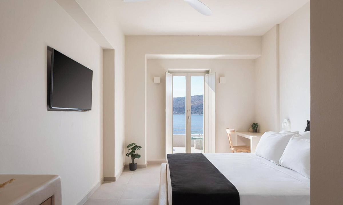 Limeni House | Deluxe Double Room 2 By Yerma Suites Limeni