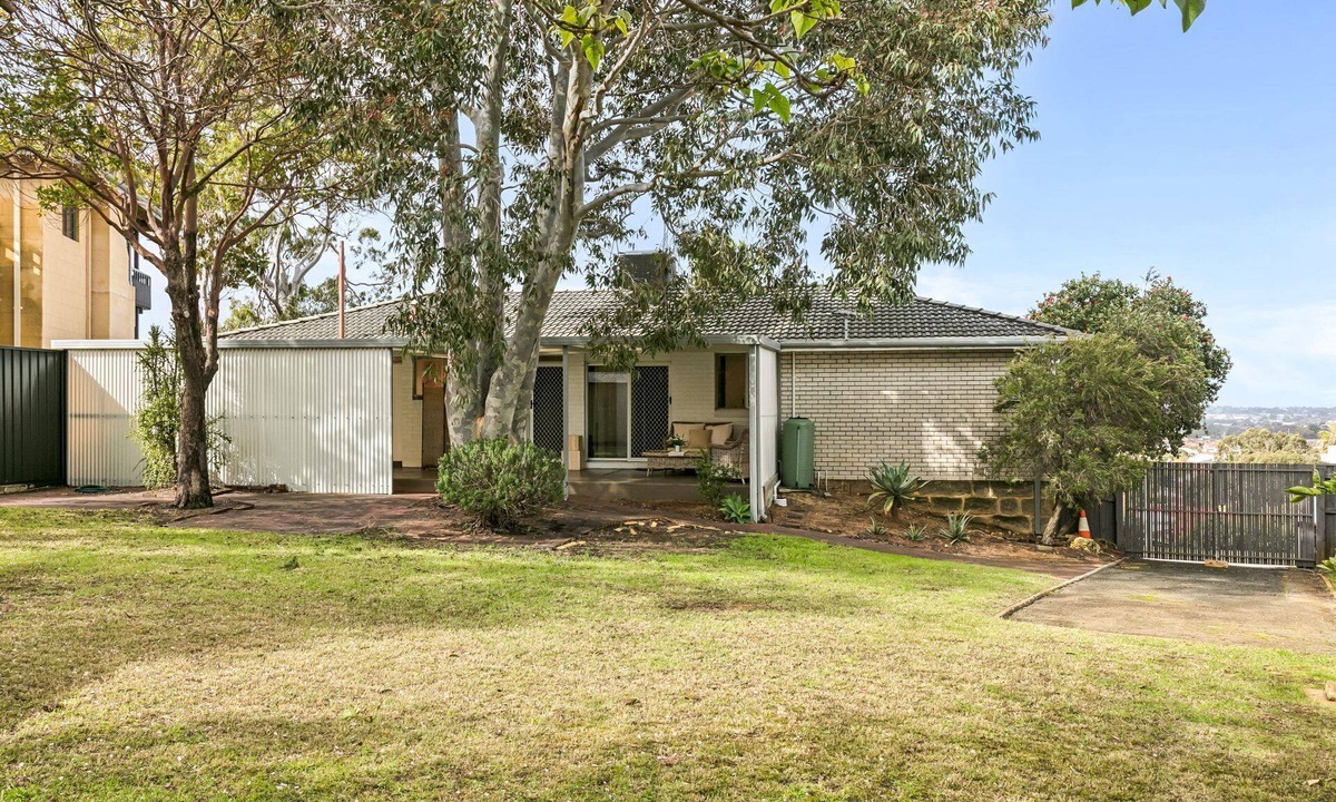 Karrinyup House | Designed Stay-Convenient, Coastal, Comfortable
