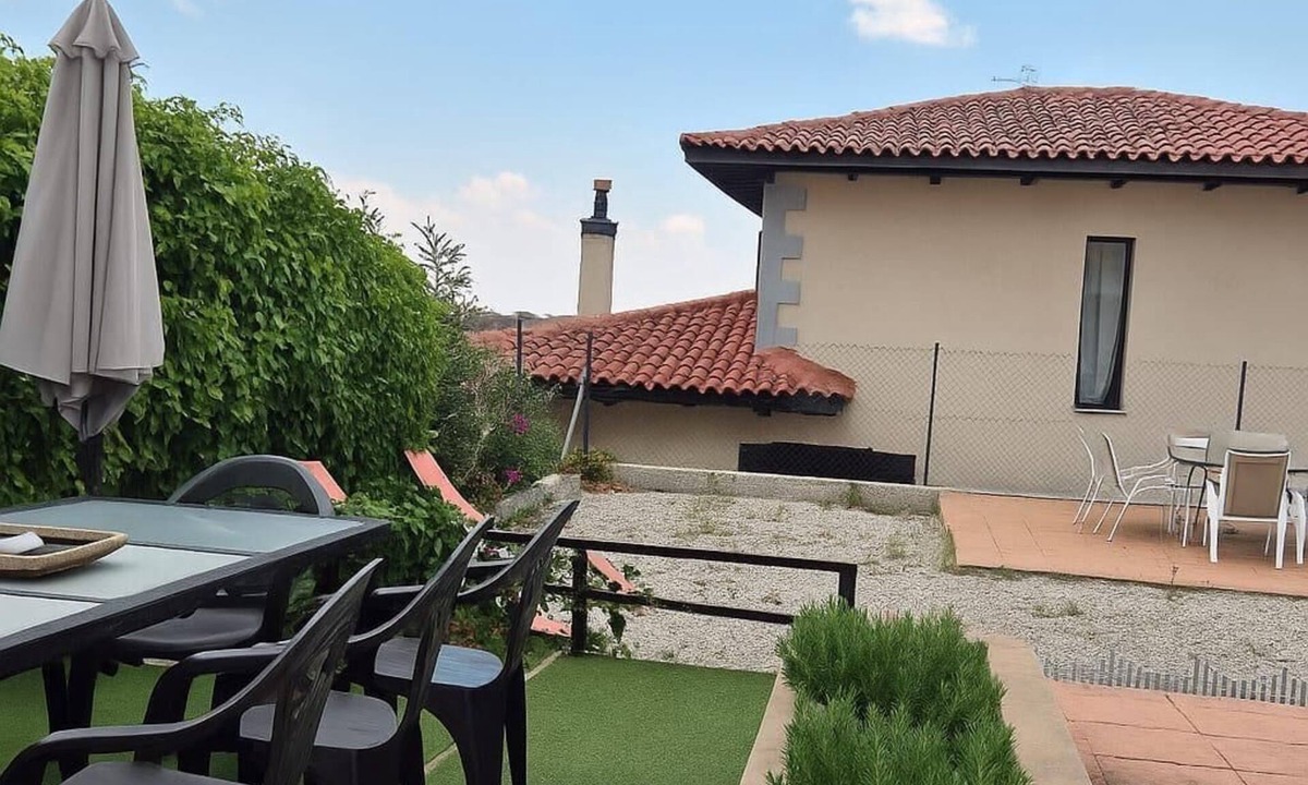 Bustarviejo Cottage | Disconnect between mountains, with gym, music room and cinema (pets allowed).