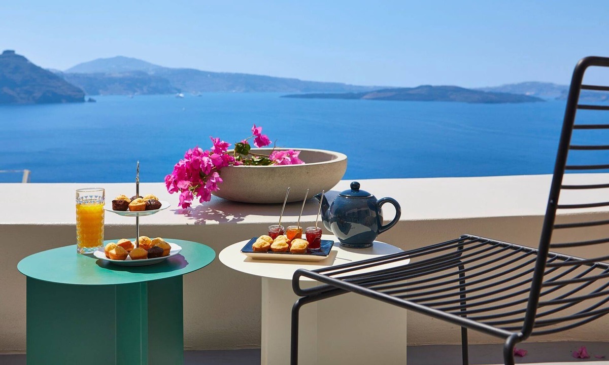 Oia Villa | Elegant Santorini House | 3 Bedroom Villa | Caldera View-HotTub