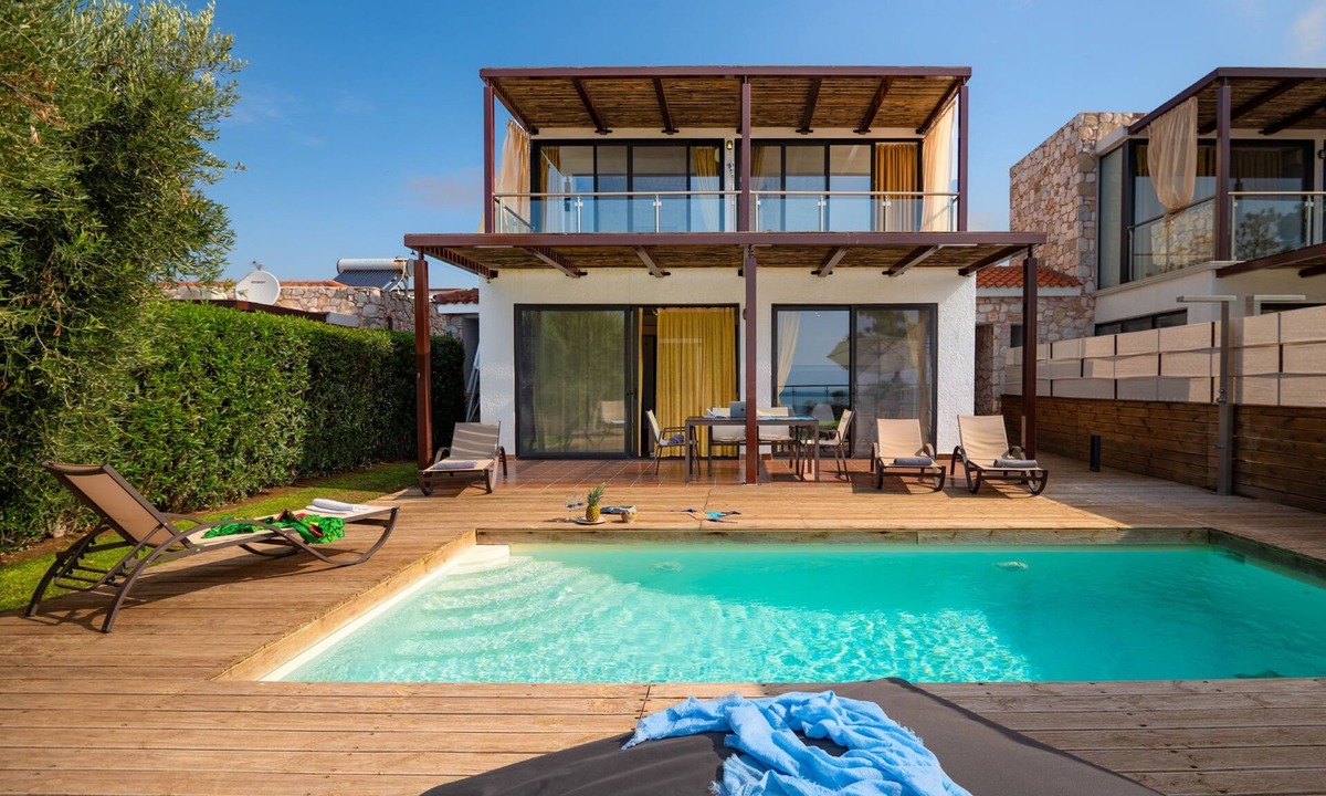 Nea Moudania Villa | Escape to Paradise: Experience the Ultimate Luxury at Kalma Exi Villa in Halkidiki