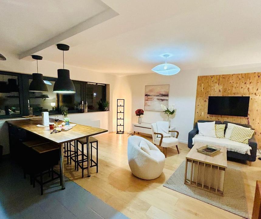 Prefecture Apartment | F3 Central, Bright and Quiet in Caen