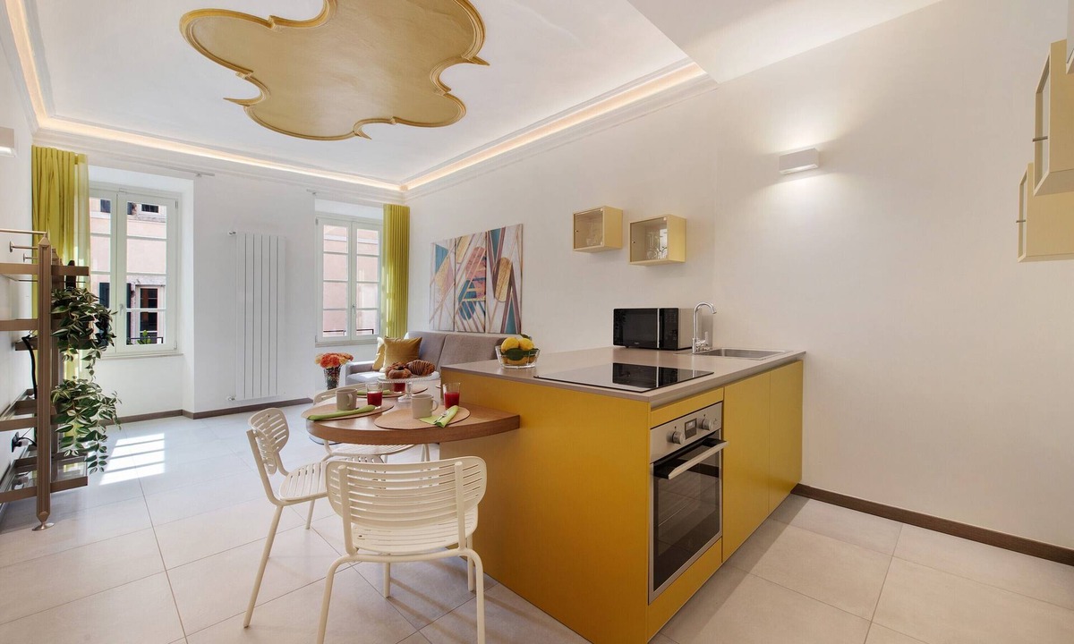 Gargnano Apartment | 'Gemhouse Ambra Garda Lake' Apartment 50 m from Lake, Wi-Fi and Air Conditioning