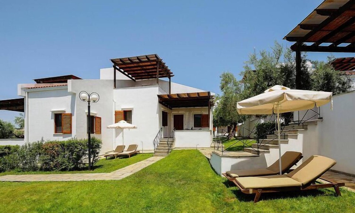 Gerakini House | Gerakini Holiday Home with a Balcony