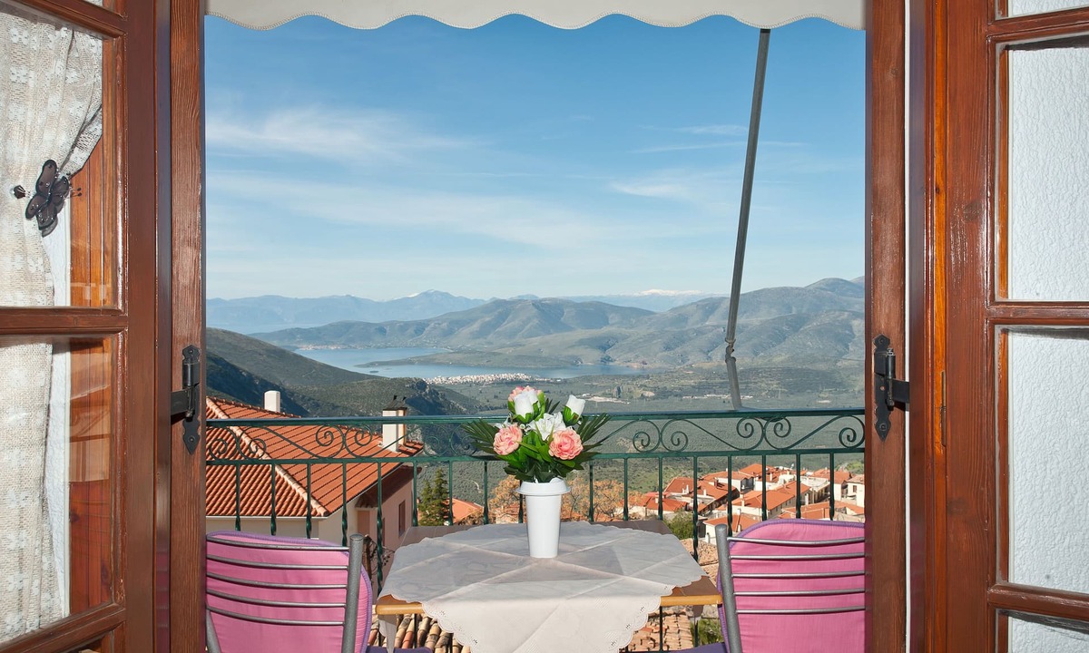 Delphi House | Hilltop Penthouse Condo with Breath-Taking Oracle Views!