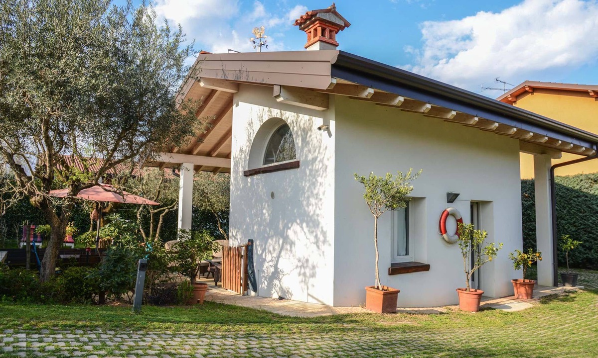 Monte Villa | Holiday Villa GardaLake Caprapanca, really close to the lake. Pets friendly!
