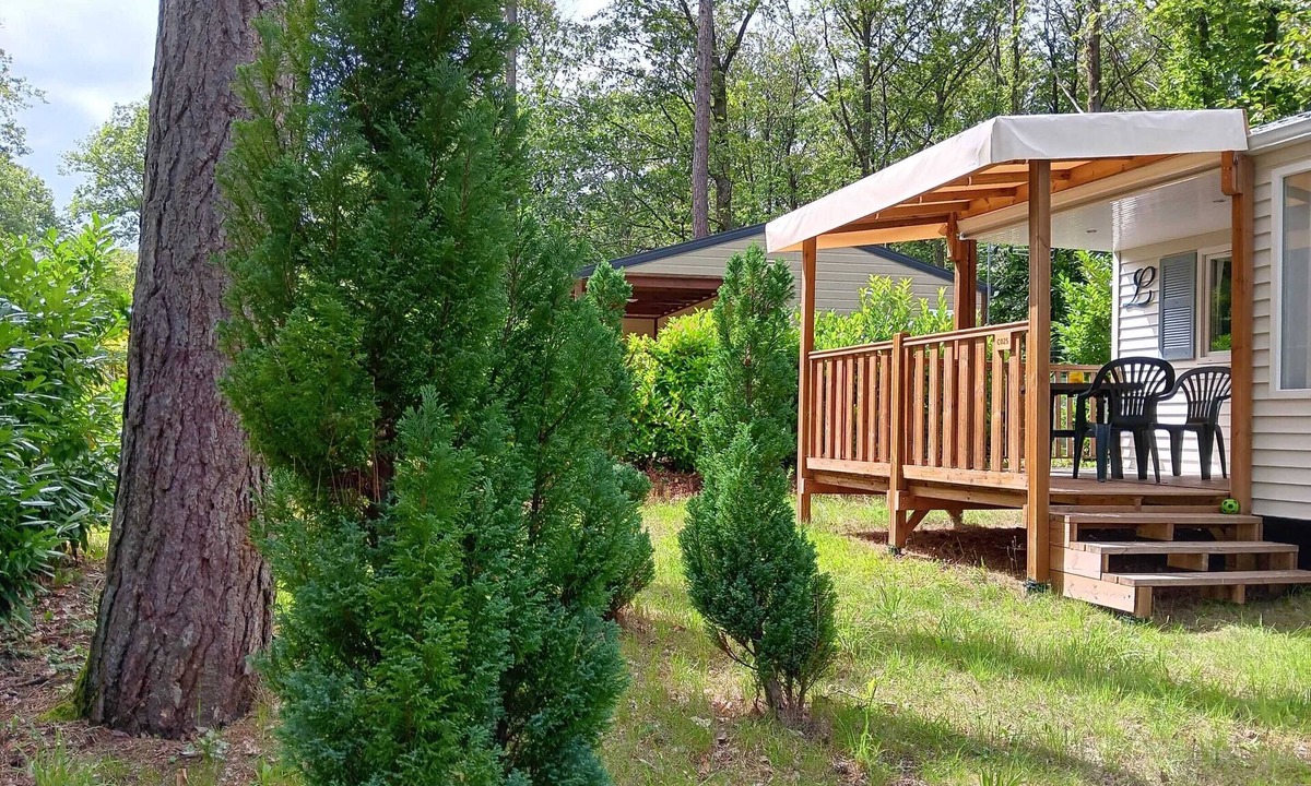 Saint-Cheron House | Homerez - Nice bungalow for 5 ppl. with shared pool and terrace at Saint-Chéron