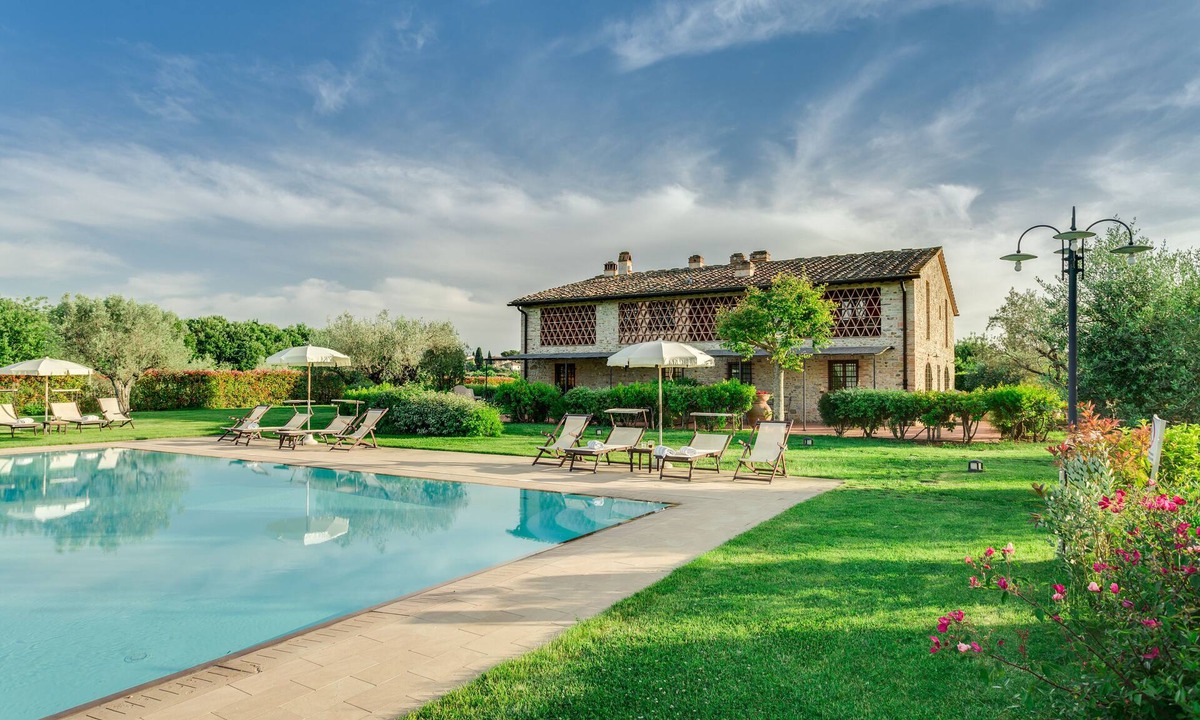 Tavarnelle Val di Pesa Apartment | La Piccionaia, 3 bedrooms apartment in the Chianti area with swimming pool & A/C
