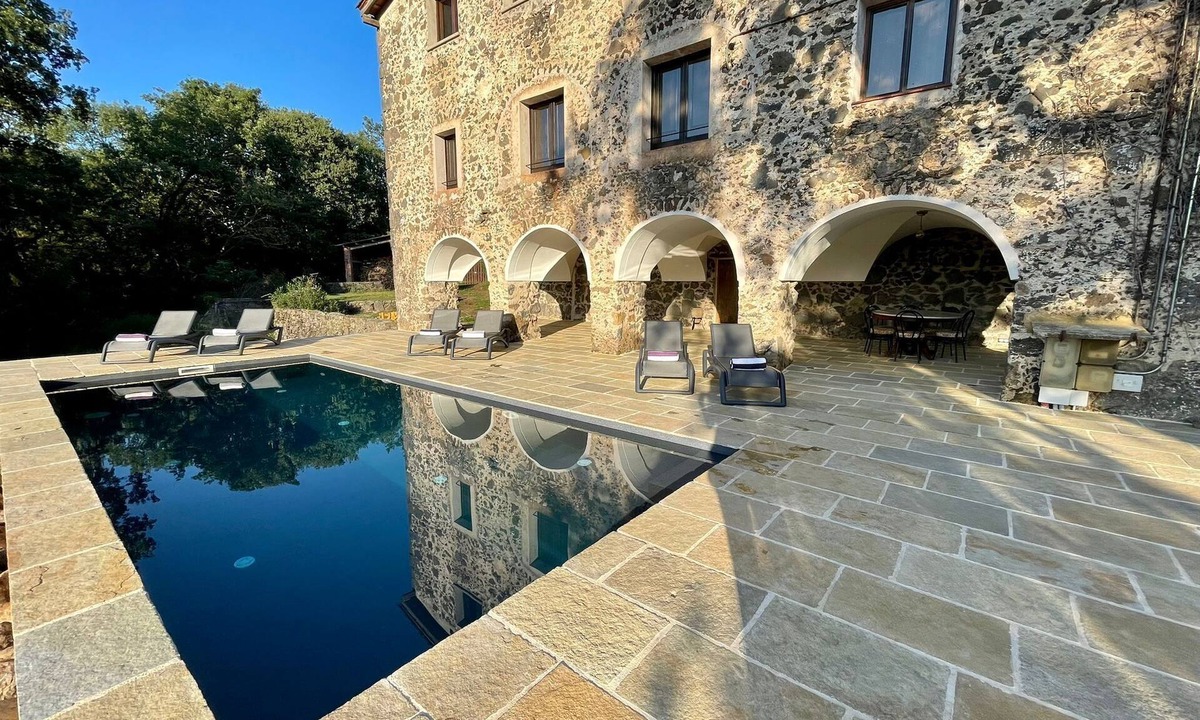 Olot Villa | Large Country Home for 8 near Olot – Perfect for Families & Group Getaways