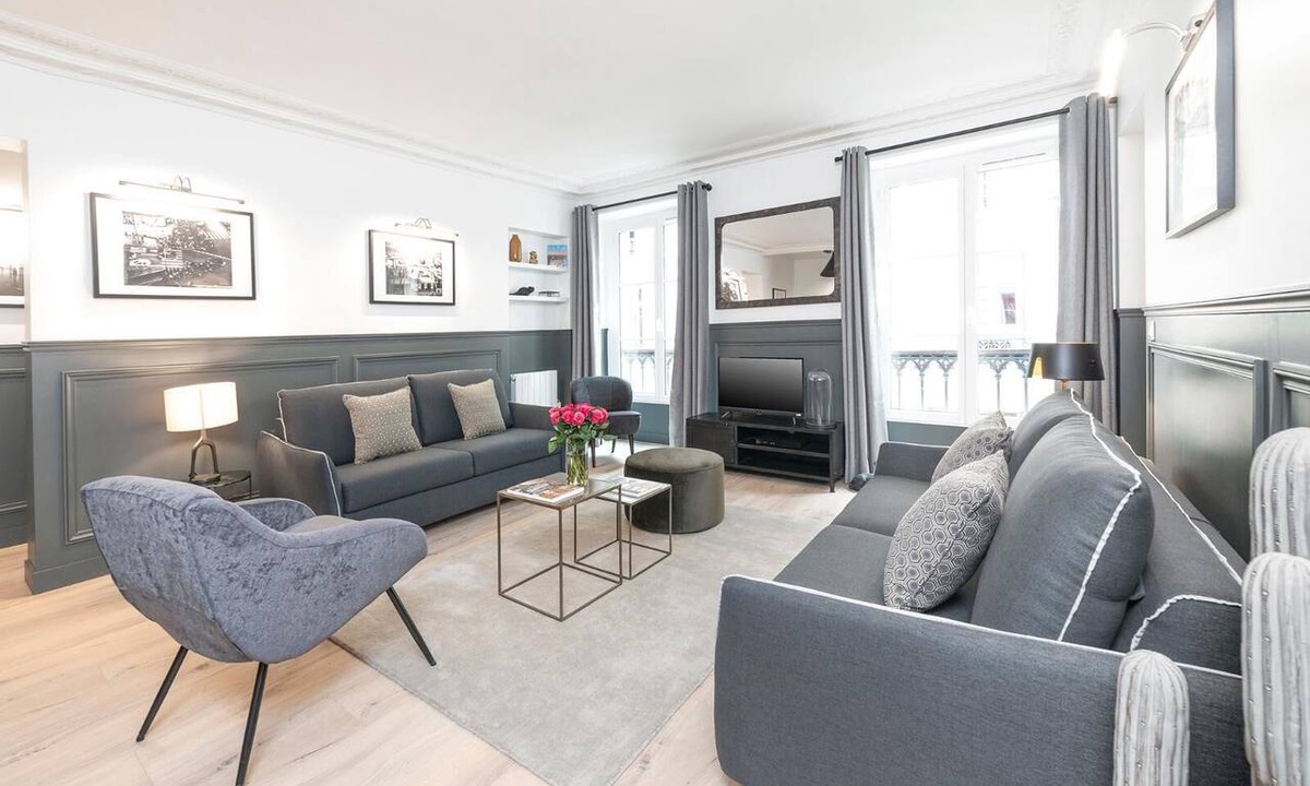 Palais-Royal Apartment | LivinParis | Luxury AC 3 Bedrooms Le Louvre III