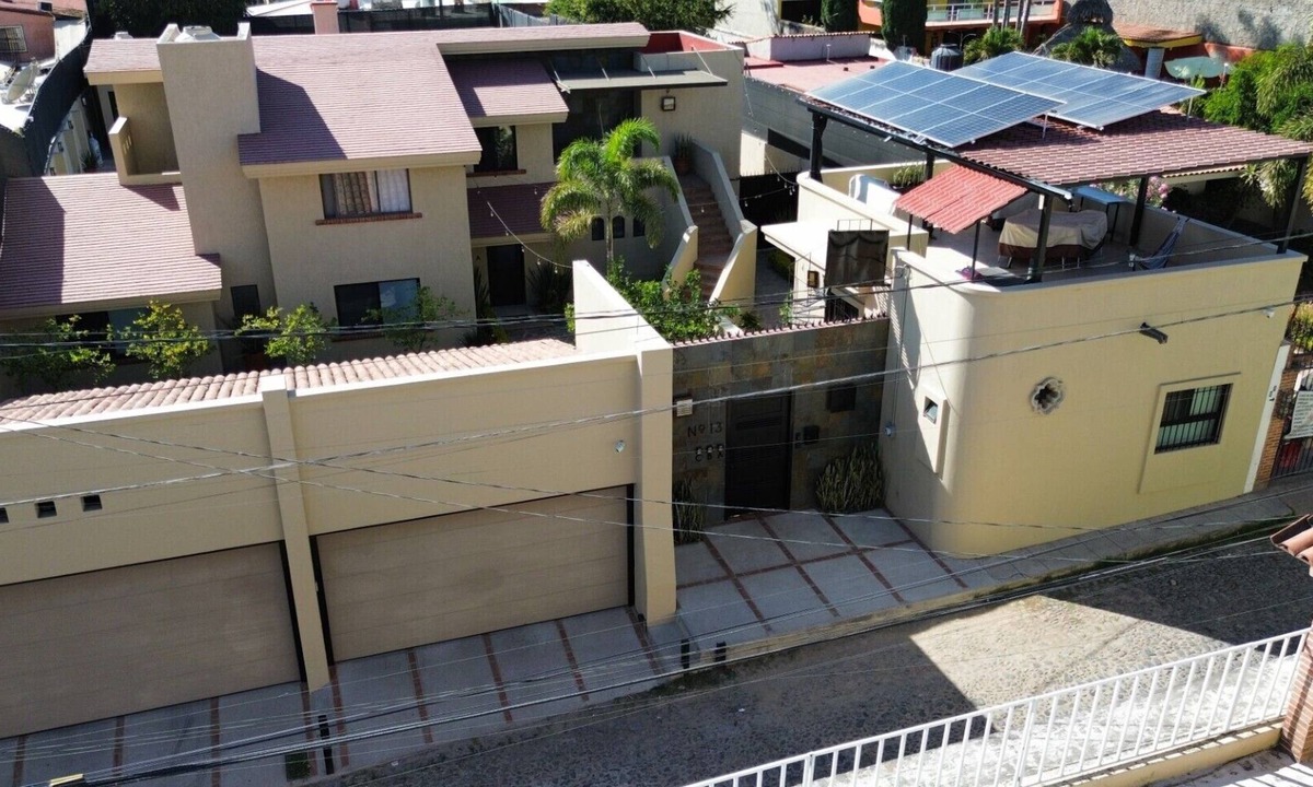San Antonio Tlayacapan House | Luxurious 3 Bedroom in Ajijic-Sleeps 6-Private Gym-Pickleball Court-Golf Cart