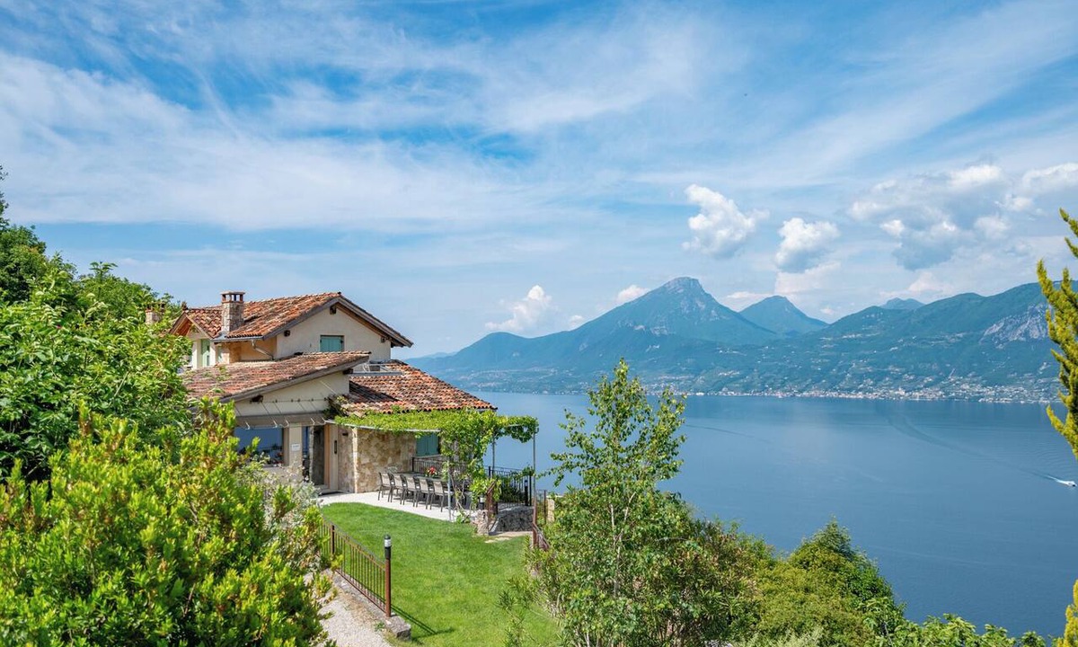 Brenzone sul Garda Villa | Luxury villa on quiet hillside with stunning views and romantic Olive Grove