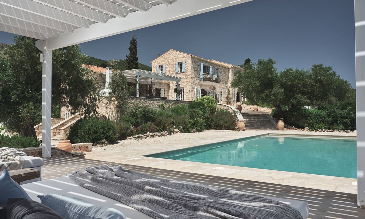Elation Villa | LUXURY VILLA with Private Pool , Jacuzzi, Play Room, Boules Court & Olive Grove