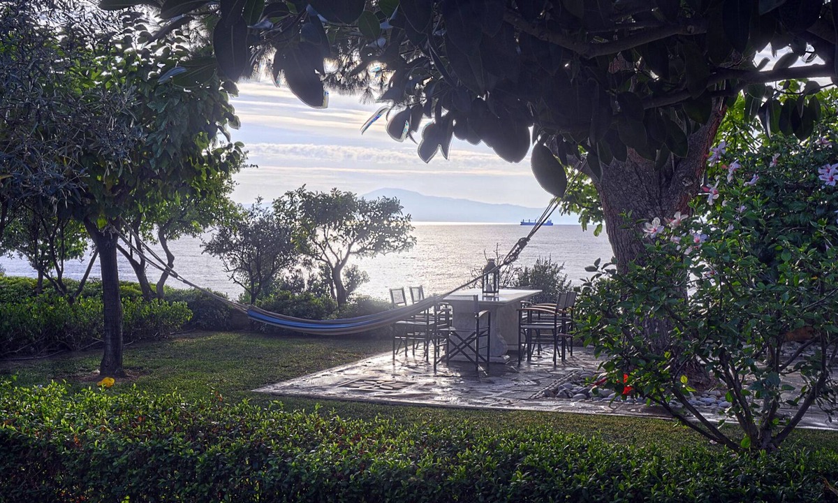Paralia Vergas Villa | Messinian Blue SeaSide Villa, panoramic ocean view