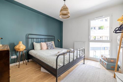 Bagnolet Apartment | Modern Spacious flat with Terrace, Parking near Metro