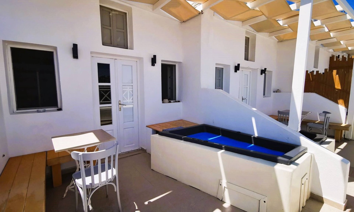 Oia Apartment | Muses Cycladic Suites - Two-Bedroom Suite with Partial Sea view&Seasonal Hot Tub