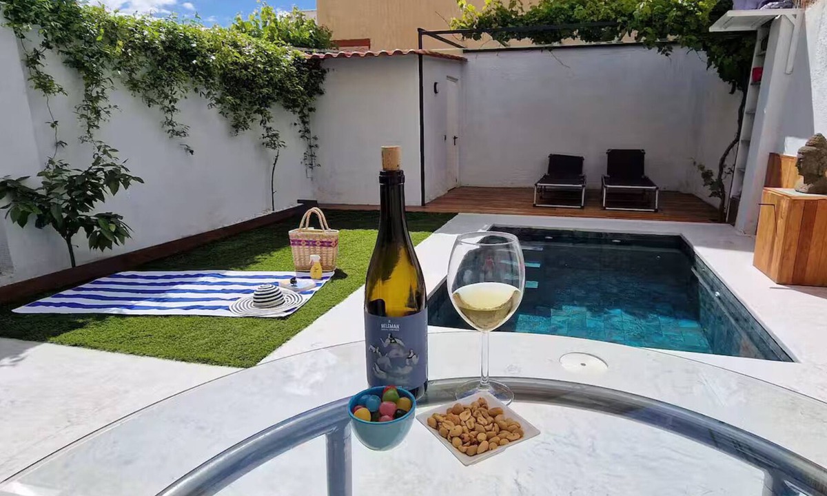 San Isidro Ski Chalet | Oasis with private pool in Madrid!