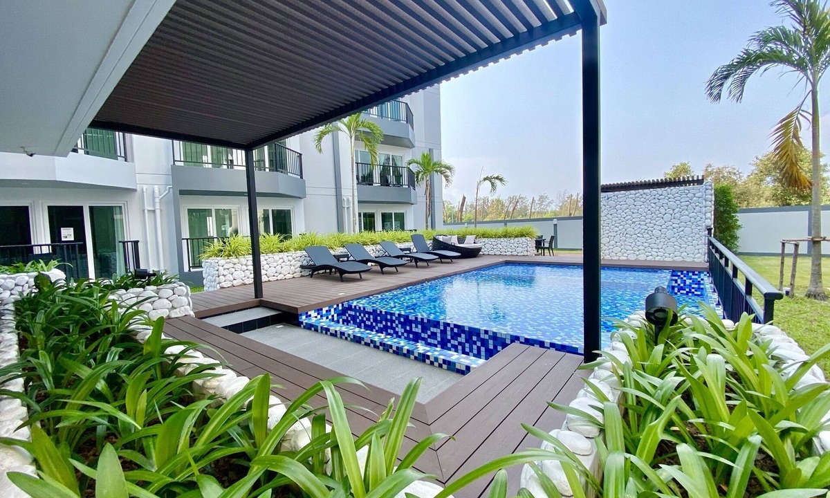 Kram Condo | Pool view Studio, 2 minutes to the beach