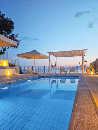 Akrogialion House | Pouletis Aetheria Suites-Luxury Seaview Stay with Pool