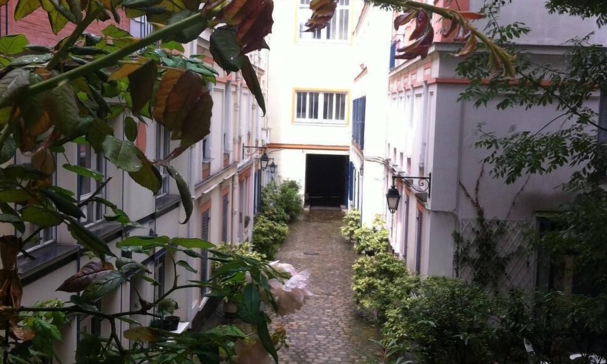 Faubourg-du-Roule Apartment | Quiet & cosy 1 bedroom flat (40m2) nestled in a private courtyard. Metro Ternes.