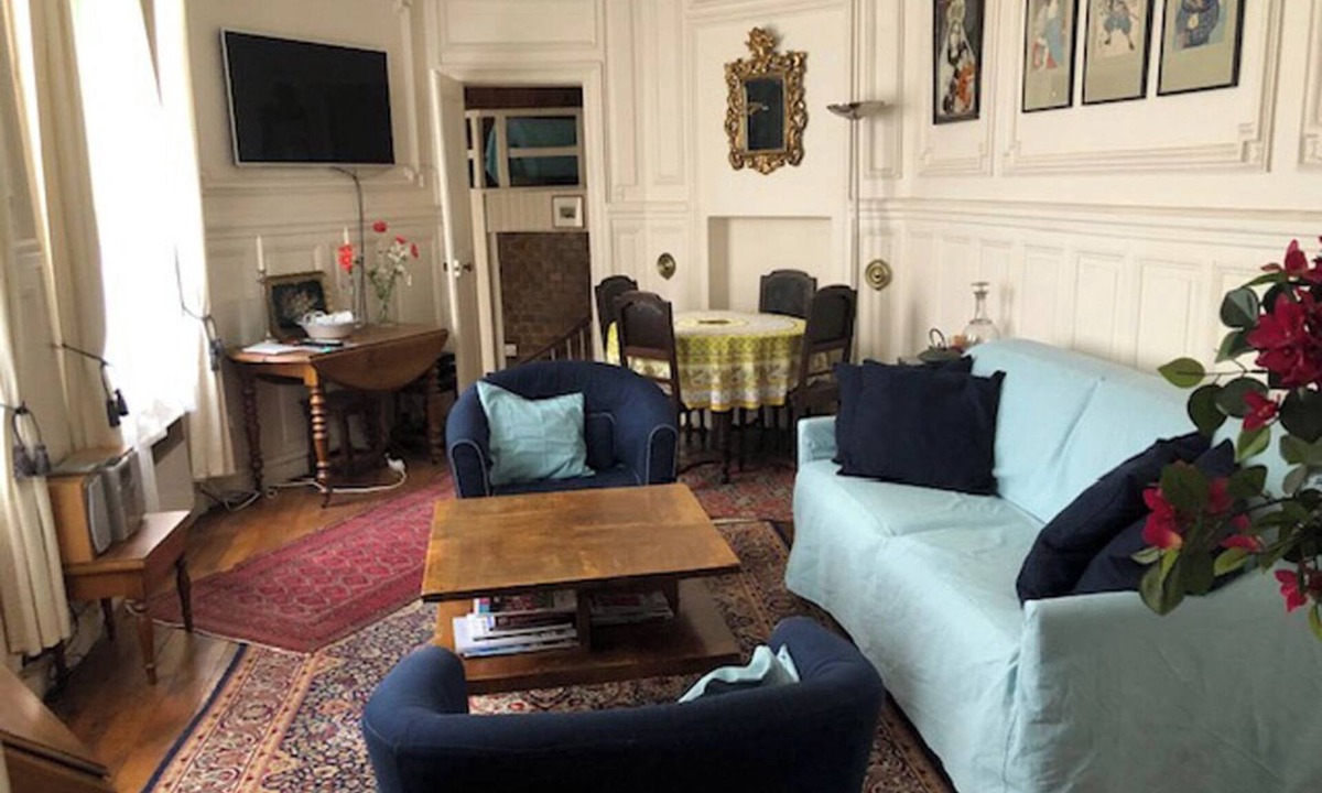 Paris City Center Apartment | QUIET cozy nest with WiFi and airport pick-up service [on demand]