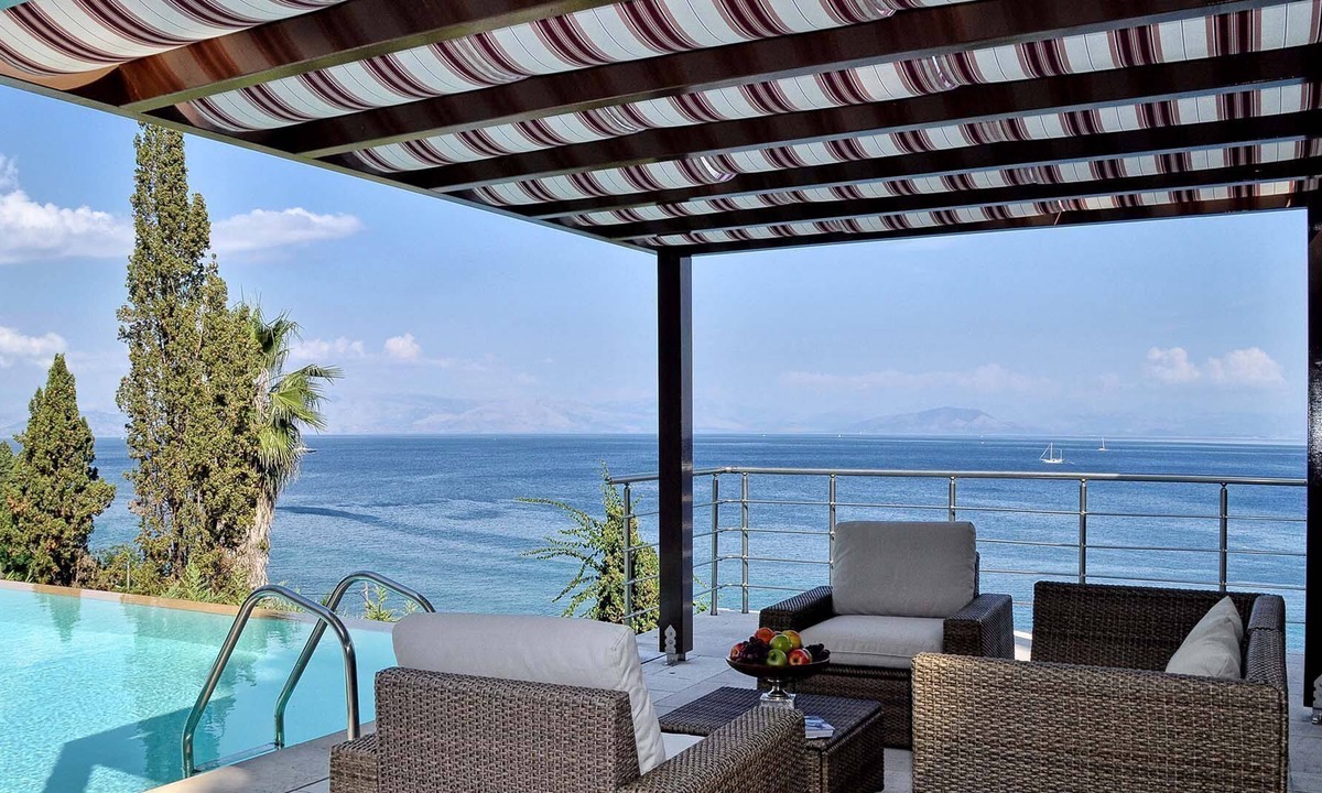 Perama Villa | R 1388 Villa with BBQ, Home cinemas & Outdoor lounge