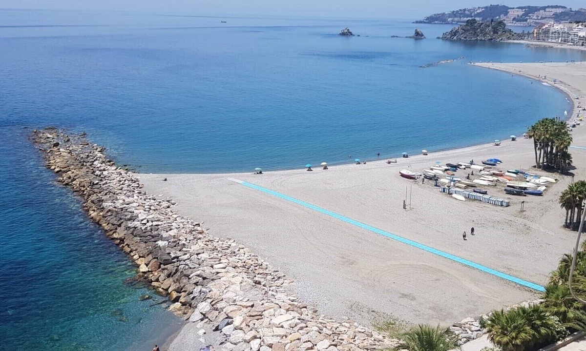 Velilla-Taramay Apartment | Sea Views First line