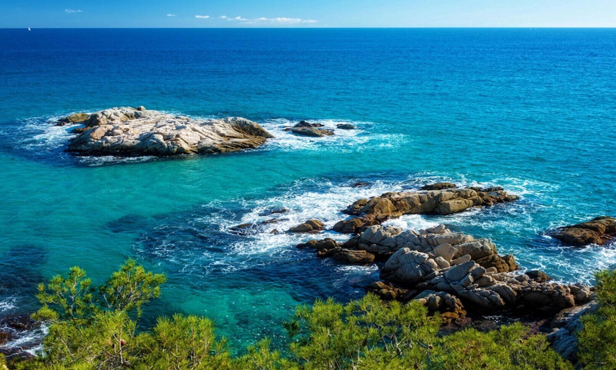 Mataro Villa | Seafront bliss for 16 people – 40km to Barcelona!