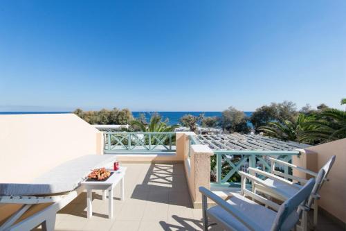 Kamari Hotel | Seaside by Manos