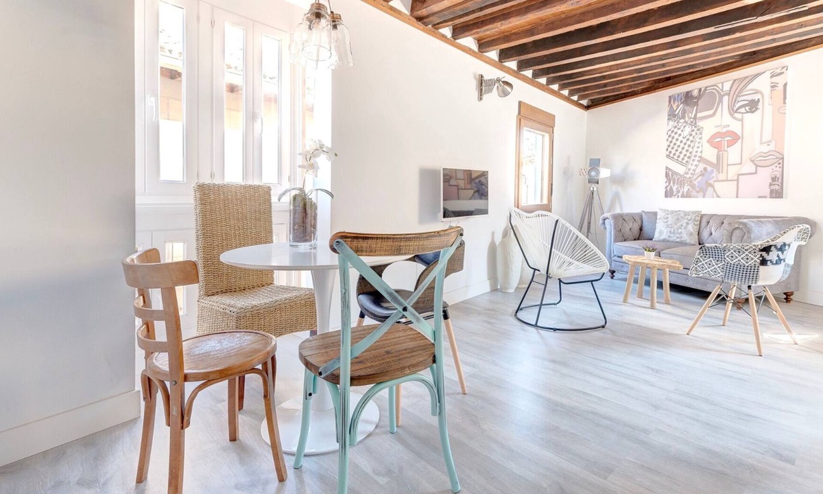 Toledo City Center Apartment | ~SILVER~ by myhomeintoledo.com
