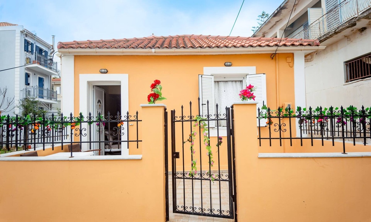 Lixouri House | Spacious 2 Bd Detached House in Kefalonia w Patio