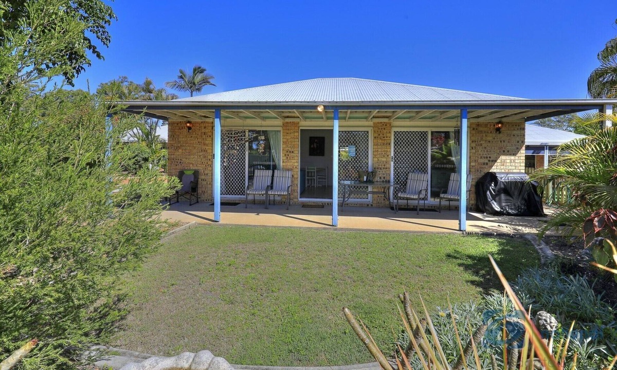 Woodgate Villa | Spacious Open Plan Villa with Complex Pool