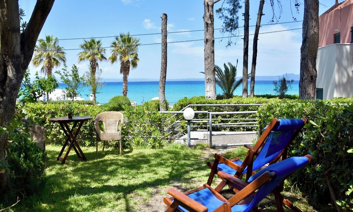 Pefkochori Villa | Stay at Beachfront Villa Lilia in Pefkohori, Halkidiki for a Dreamy Vacation