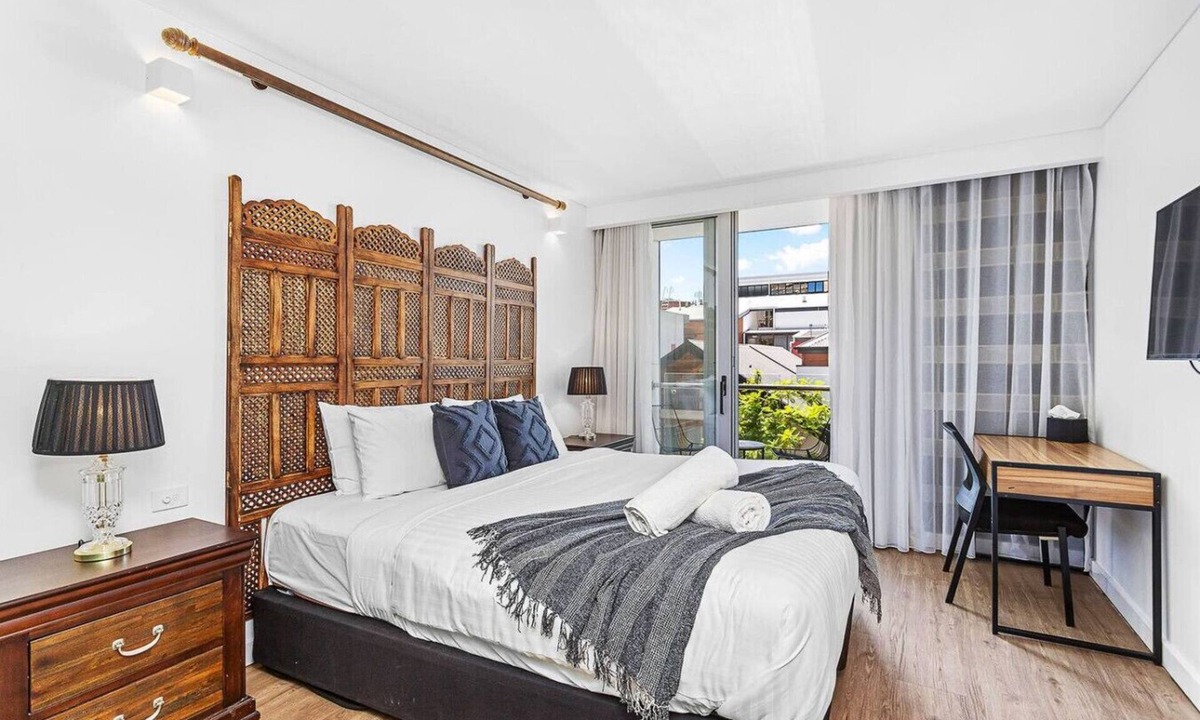 Northbridge Bed & Breakfast | Stylish & Comfortable 1-Bedroom Hotel Room with Rooftop Access