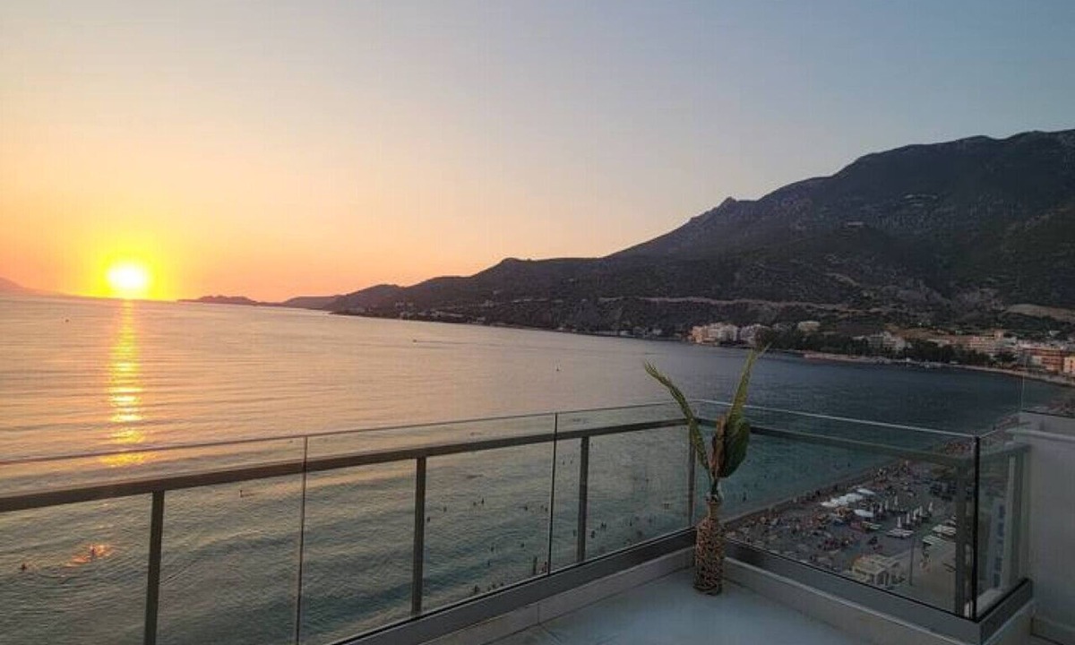 Loutraki Apartment | Stylish Rooftop Retreat Hot Tub Loutraki Beach