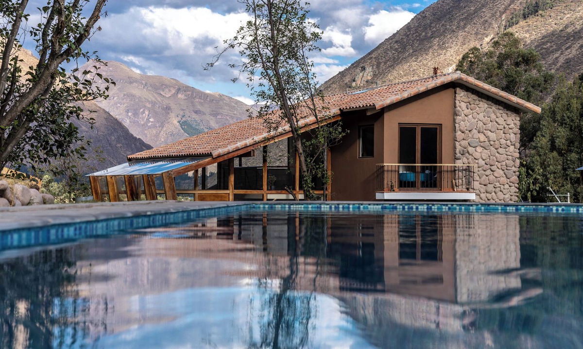Huaran Cottage | The beauty of the Andes from a warm home 45 min. from the train station.