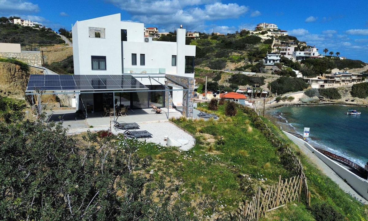 Lygaria Villa | Theasea,beachfront,next to all amenities,Heraklion