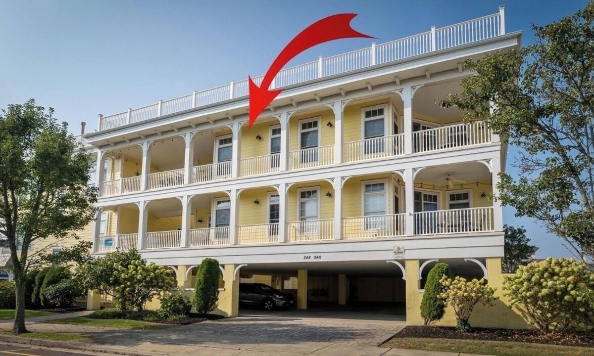 Wildwood Condo | Top Floor Condo Rooftop Fireworks 1.5 Blocks to Beach Elevator Sleeps 10