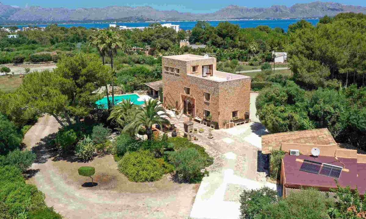 Alcudia Cottage | Torre Dorada, just 150 metres from Es Morer Vermell beach in Alcudia